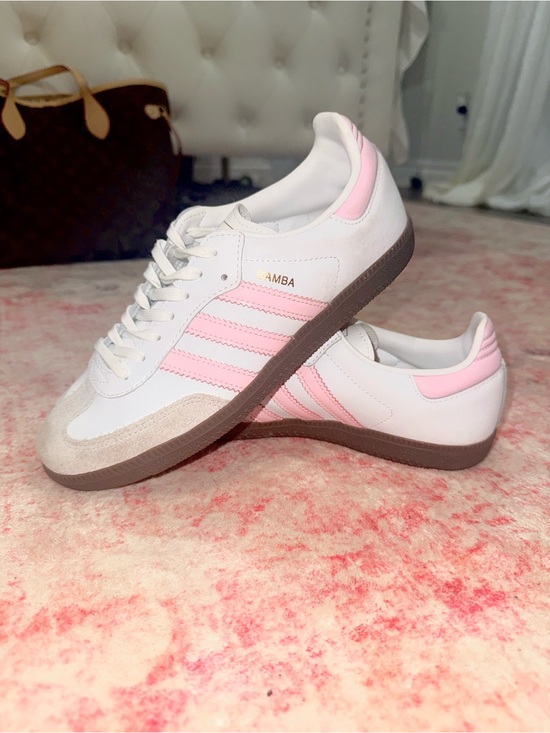 adidas Shoes - Classic Adidas Samba Women’s Sneakers - White & Pink size 6